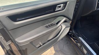Porsche Cayenne 2018 S E-HYBRID-thumb-22