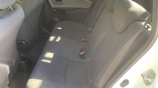 Toyota Yaris 2018-thumb-5