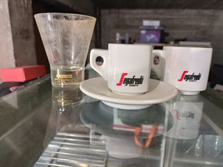 Φλιτζάνια, ποτήρια, κανάτες, γαστρονόμοι κτλ
