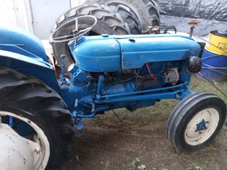 Τρακτέρ Ford 1980 DEXTA ΓΙΑ ΑΝΤΑΛΛΑΚΤΙΚΑ-thumb-1