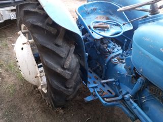 Τρακτέρ Ford 1980 DEXTA ΓΙΑ ΑΝΤΑΛΛΑΚΤΙΚΑ-thumb-3