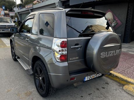 Suzuki Grand Vitara '10 3d 1.6