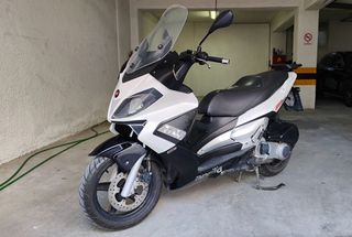 Aprilia SR MAX 300 2013