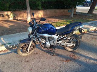 Yamaha FZ6 Naked '04