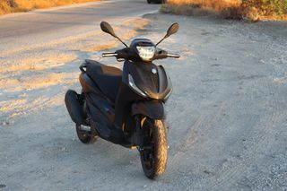 Piaggio Beverly 300 '24 Deep black s