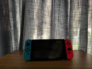 Nintendo Switch Red and Blue Joy-con του 2018 + 5 ΠΑΙΧΝΙΔΙΑ