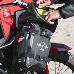 Τσάντα πλαϊνή GRT722 μονή 8 λίτρα CANYON GIVI. ΚΑΤΟΠΙΝ ΠΑΡΑΓΓΕΛΙΑΣ.-thumb-2