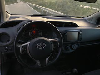 Toyota Yaris 2016-thumb-12