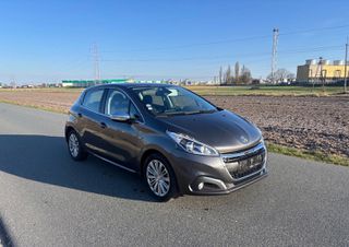 Peugeot 208 2019 1.2 PureTech Signature