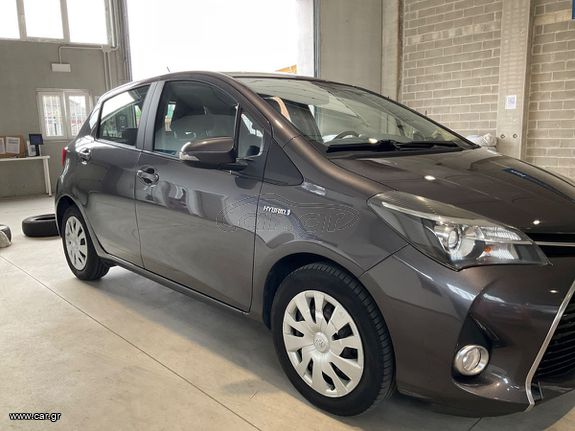 Toyota Yaris '15 1.5 Hybrid Active