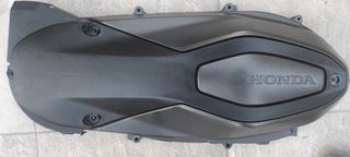 Γνησιο  καπακι ιμαντα HONDA ADV 35O. Μαζι  με καπακι φιλτρου μεταδοσης σαν καινουρια