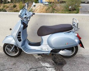 Piaggio Vespa GTS 300 '22 GTS