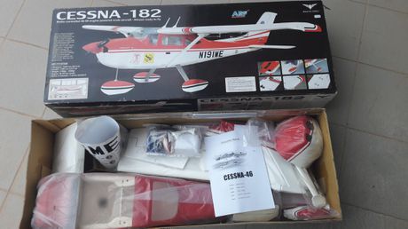 Τηλεκατευθυνόμενο αεροπλάνα '18 PHOENIX MODEL Cessna Skylane 182