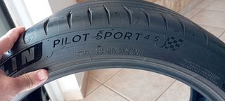 Ελαστικά  Michelin PILOT SPORT 4S  255/35/19 & 275/35/19 ** Σχεδόν απάτητα.