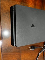 PlayStation 4 με 2 χειριστήρια και 13 παιχνίδια