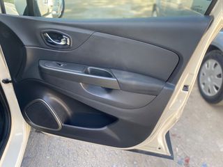 Renault Captur 2013-thumb-19