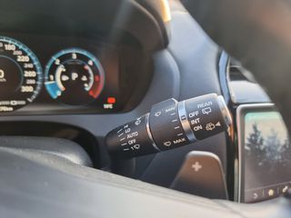 Jaguar F-Pace 2017 20d R-Sport AWD-thumb-60