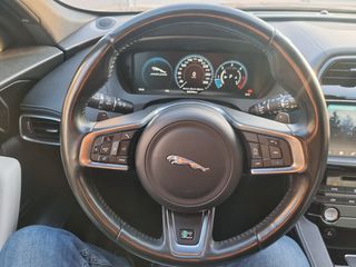 Jaguar F-Pace 2017 20d R-Sport AWD-thumb-55