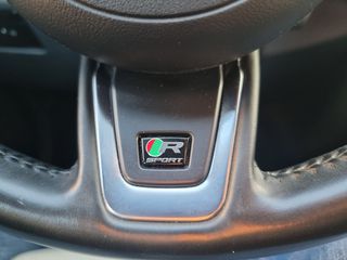 Jaguar F-Pace 2017 20d R-Sport AWD-thumb-58