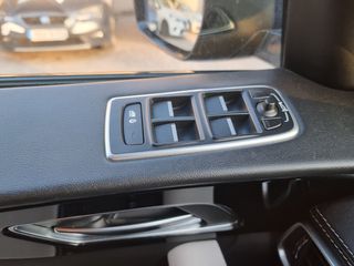 Jaguar F-Pace 2017 20d R-Sport AWD-thumb-96