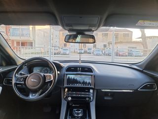 Jaguar F-Pace 2017 20d R-Sport AWD-thumb-53