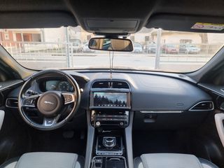Jaguar F-Pace 2017 20d R-Sport AWD-thumb-52