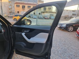Jaguar F-Pace 2017 20d R-Sport AWD-thumb-29