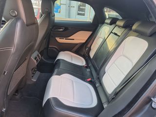 Jaguar F-Pace 2017 20d R-Sport AWD-thumb-45