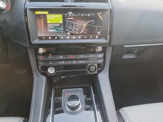 Jaguar F-Pace 2017 20d R-Sport AWD-thumb-65