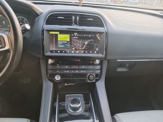 Jaguar F-Pace 2017 20d R-Sport AWD-thumb-64