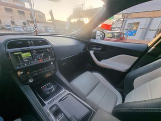 Jaguar F-Pace 2017 20d R-Sport AWD-thumb-42
