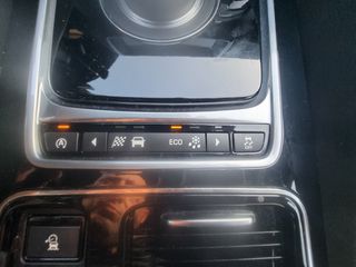 Jaguar F-Pace 2017 20d R-Sport AWD-thumb-88