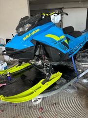 Snowmobile Ski-Doo 2018 Summit 850 e-tec X-Package