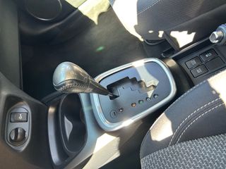 Toyota Yaris 2016 HYBRID AUTOMATIC NAVI-thumb-8