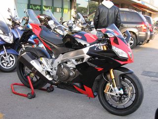 Aprilia RSV4 factory APRC 2011