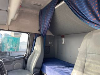 Volvo 2004 FH12-thumb-21