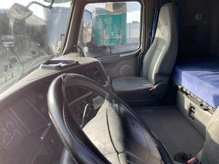 Volvo 2004 FH12-thumb-26