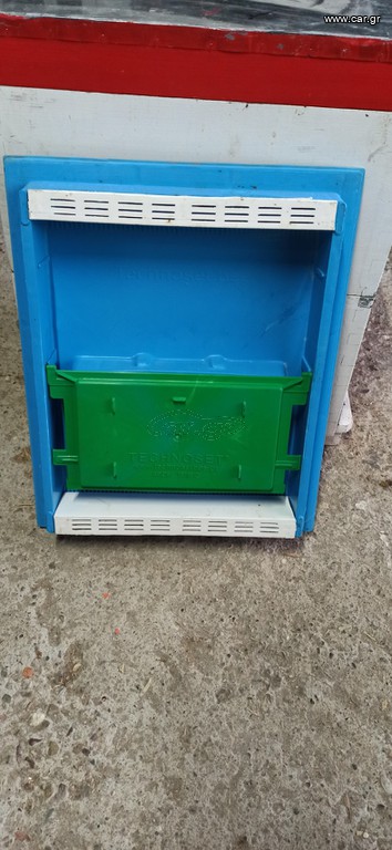 Πωλείται μελισσοκομικός εξοπλισμός