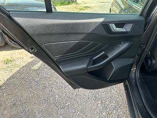 Ford Focus 2021-thumb-18