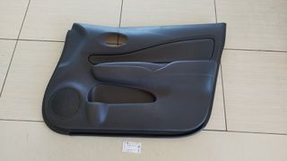 ΤΑΠΕΤΣΑΡΙΑ ΠΟΡΤΑΣ ΕΜΠΡΟΣ ΔΕΞΙΑ (80910-3VW0A) NISSAN ΝΟΤΕ Ε12 2013-2017.
