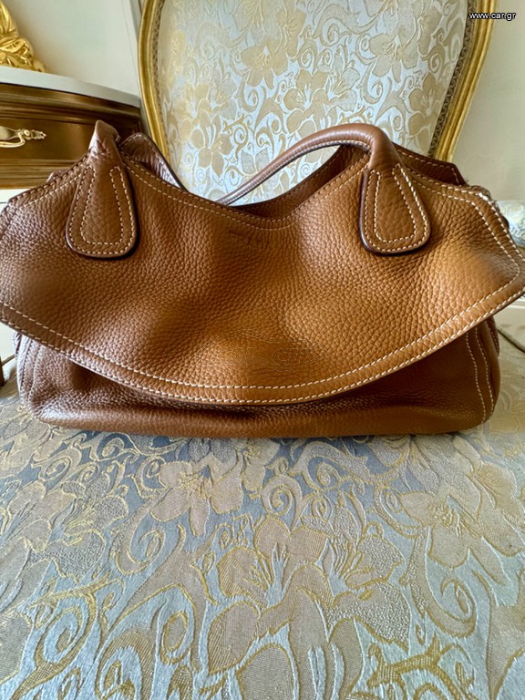 Δερμάτινη τσάντα Prada. 39 х 18.