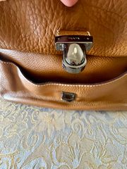 Δερμάτινη τσάντα Prada. 39 х 18.-thumb-2