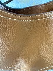 Δερμάτινη τσάντα Prada. 39 х 18.-thumb-5