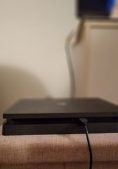 PLAYSTATION 4 SLIM