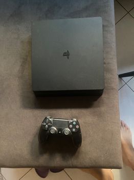 PS4 slim 512