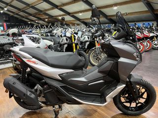 Aprilia SR GT 200 2026-thumb-1