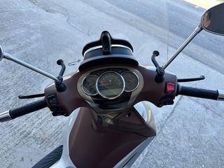 Piaggio Beverly 125 2011-thumb-4