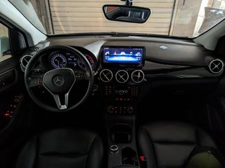 Mercedes-Benz B 200 2013 Full