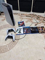 Ps5 + 2 controllers + 5 disc games