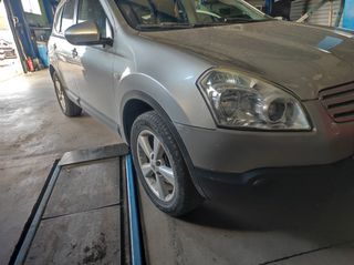 Nissan Qashqai+2 2010-thumb-2